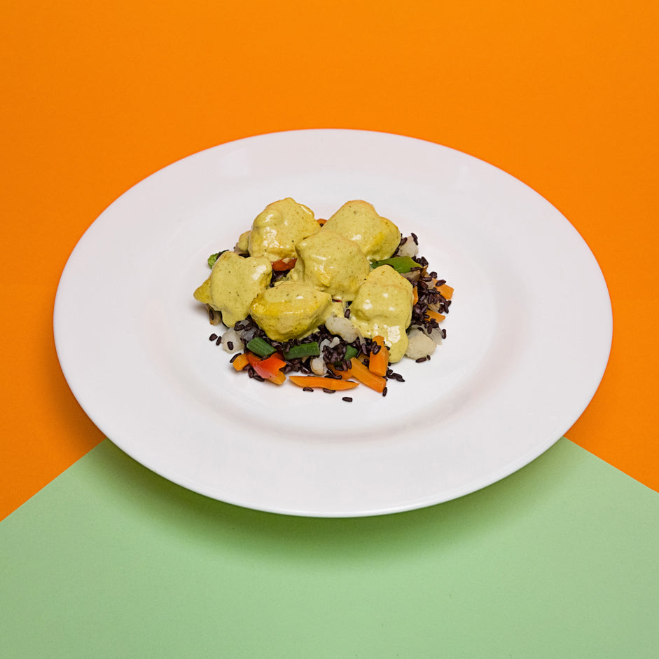 POLLO AL CURRY CON RISO VENERE E MIX DI VERDURE (PIATTO UNICO)