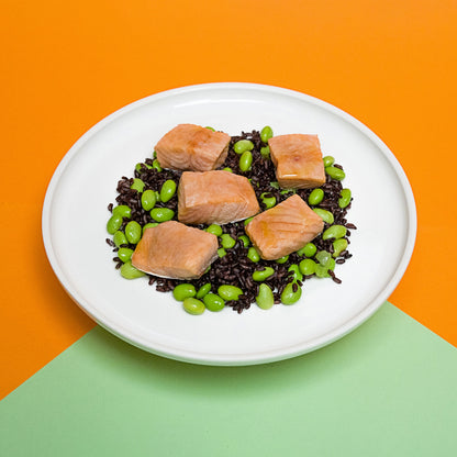 SALMONE CON RISO VENERE E EDAMAME (PIATTO UNICO)