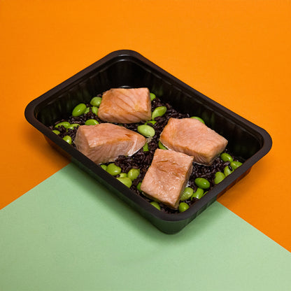SALMONE CON RISO VENERE E EDAMAME (PIATTO UNICO)